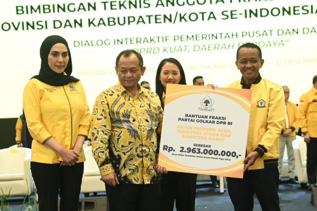 Ketua Umum Partai Golkar, dalam acara Bimtek berdonasi untuk bencana di Sumatra.
