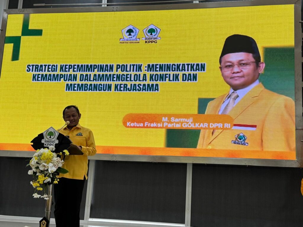 Sekjen Golkar, Sarmuji, membuat pelatih KPPG.